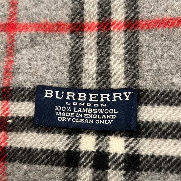 . One Burberry London 100% Lambswool Scarfs (Authentic) - Picture 3 of 6